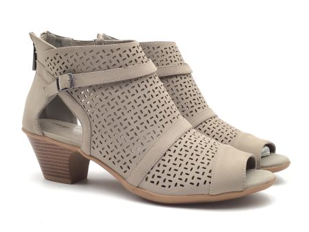 Shoes Heels Block By Easy Street In Beige, Size: 9.5 Fashion