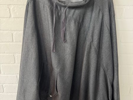 Poncho By T Tahari In Grey, Size: Xl For Sale