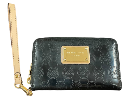 Wristlet Designer By Michael Kors  Size: Medium Fashion